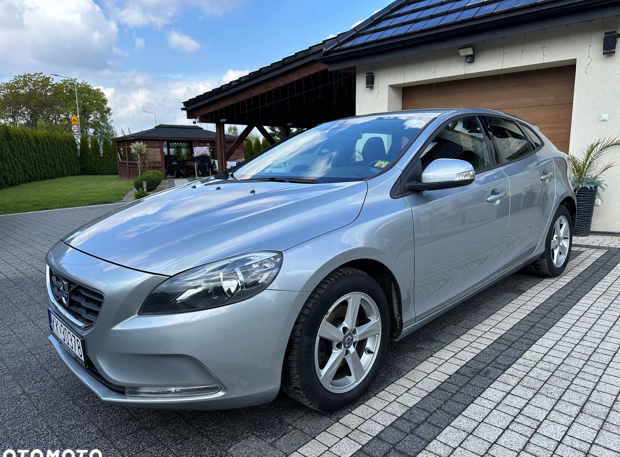 Volvo V40 cena 42500 przebieg: 170000, rok produkcji 2014 z Kraków małe 742